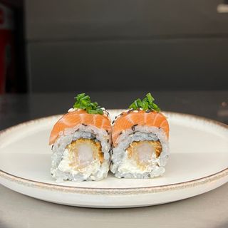 35) Uramaki de camarão panado Fila supremo (4 pçs)