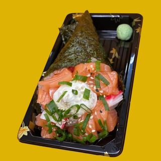 65) Temaki de salmão e delicias (1 un)