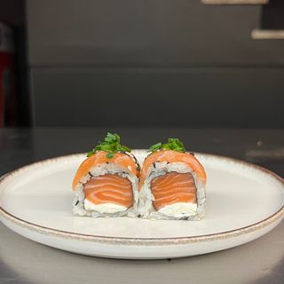 28) Uramaki de salmão  Filadélfia Supremo (4 pçs)