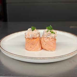 46) Gunkan de salmão grill braseado (4 pçs)