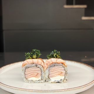 32) Uramaki de salmão fila  supremo braseado crispy (4 pçs)