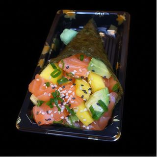 66) Temaki de salmão tropical (1 un)