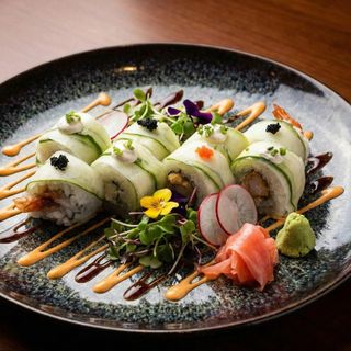 Uramaki Camarao Topping Pipino e Cheese