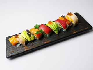 Uramaki Rainbow (8 Peças)