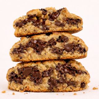 Chocolate Chip Walnut XL Cookie (160g)