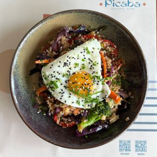 Arroz Asiático com ovo estrelado