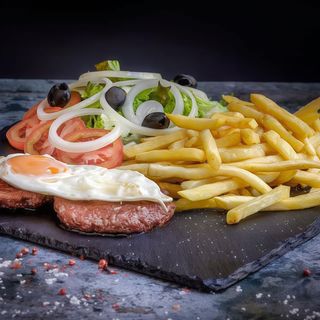 Hambúrguer Duplo no Prato