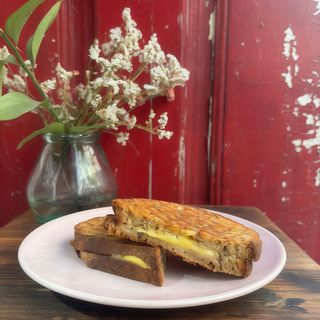 Tosta de Alheira e Espinafres - Vegan & Sem Glúten