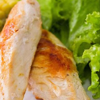 Filé frango com salada