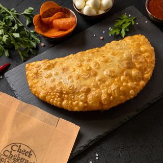 Pizzaburek (Grande Pastel de Pepperoni)