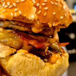 Benedicto Duplo Burger