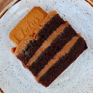 Fatia bolo de chocolate & doce de leite