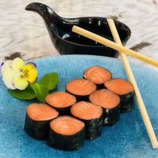 11.  maki salmão