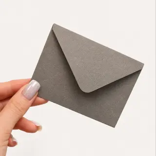 Envelope feito de papel reciclado
