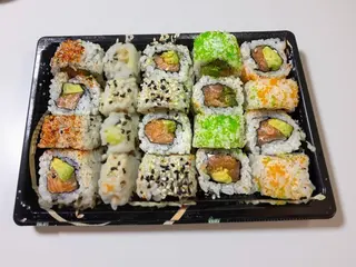 12. Mix Califórnia Rolo (16 peças)