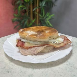 Bifana à Barbas no Bolo do Caco