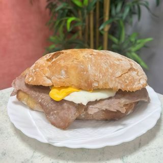 Prego no Pão da Avó com Queijo