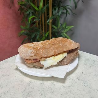 Prego no Pão da Avó com bacon e ovo