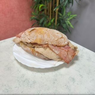Bifana no Pão da Avó com Bacon