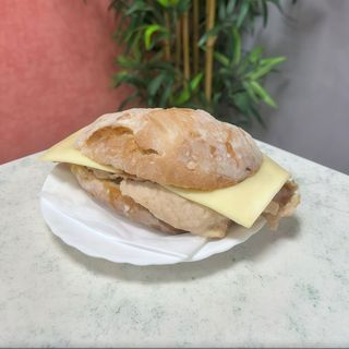 Bifana no Pão da Avó com Queijo