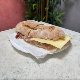 Sandes de Presunto com queijo no Pão da Avó