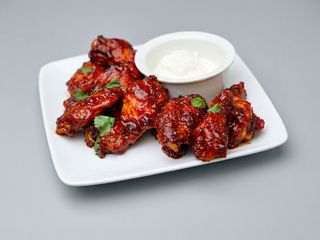 Honey BBQ Hot Chicken Wings 5 Peças