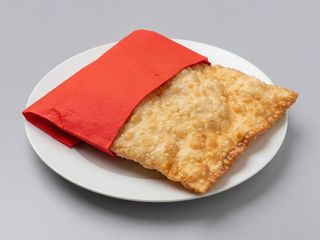 Pastel Carne com Queijo e Azeitonas