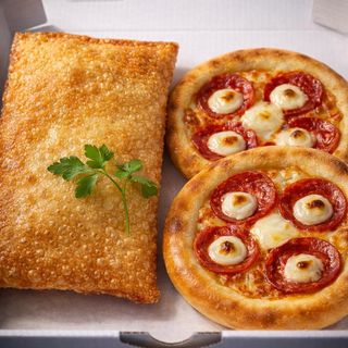 Promo Pastel sabor Mozzarella, fiambre, tomate em rodelas e duas esfihas