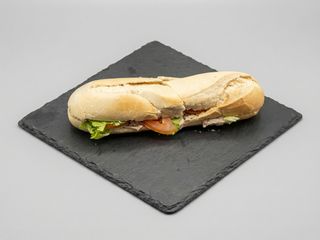 Baguete de pasta de atum pequena