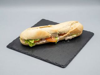 Baguete de pasta de delicias do mar pequena