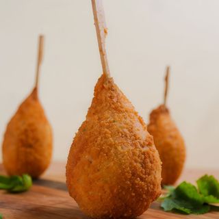 Coxinha de Costela e Queijo Cremoso