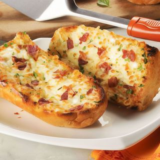Cheesy Garlic Bread with Bacon