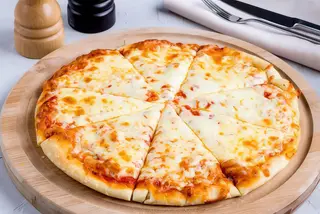 Pizza Quatro Formaggi médium
