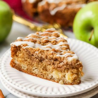 Apple crumble cake