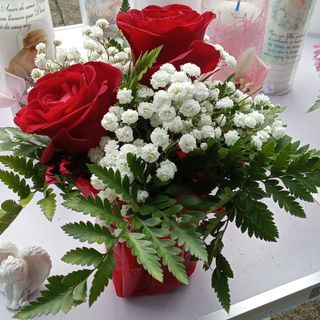 Arranjo com rosas–Presente  especial