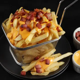 Batata Frita com Cheddar e Bacon