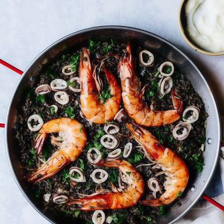 Paella de arroz negro