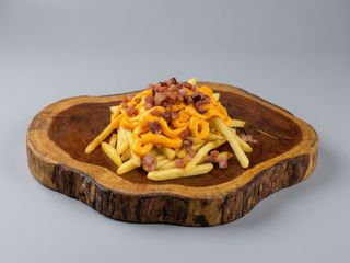 Batata Frita com Cheddar e Bacon