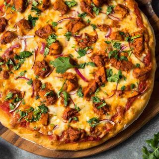Pizza chicken tikka medium