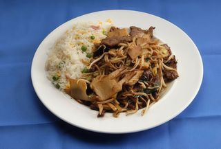 Vaca com Chop Suey e Arroz