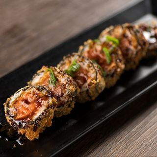 SALMON BRASADO HOT ROLL