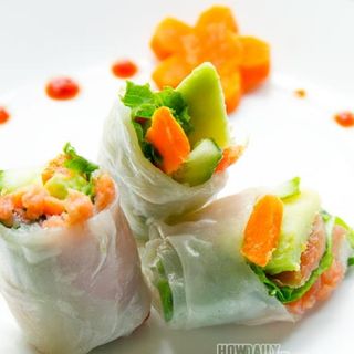 Fresh alface salmon roll uramaki