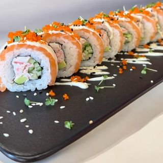 salmon dragon uramaki