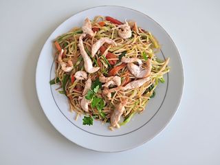 Yakisoba Frango Bowl