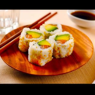 Picante Salmon Avocado Uramaki 8pçs