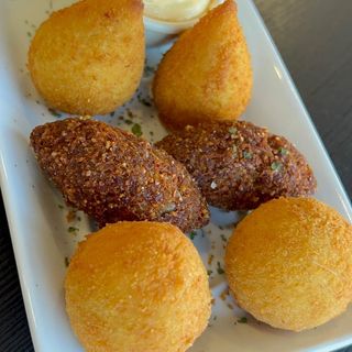 mix salgadinho com 4 unidades