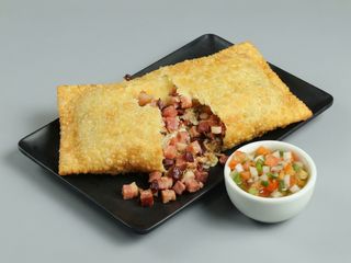 Pastel de Queijo com Bacon