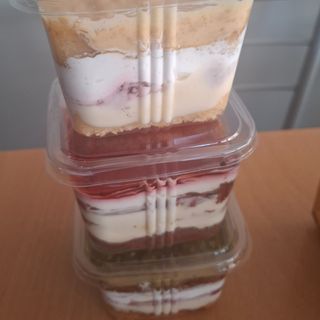Bolo no Pote Pistache com Frutas Vermelhas