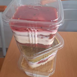 Bolo no Pote Ninho com Morango