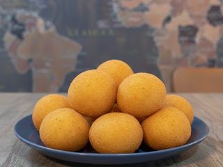BOLINHAS DE QUEIJO